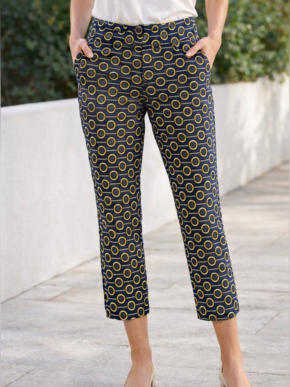 J. McLaughlin Masie Pull on Pants in Navy Blue w/ Gold Chain Link Design size 2